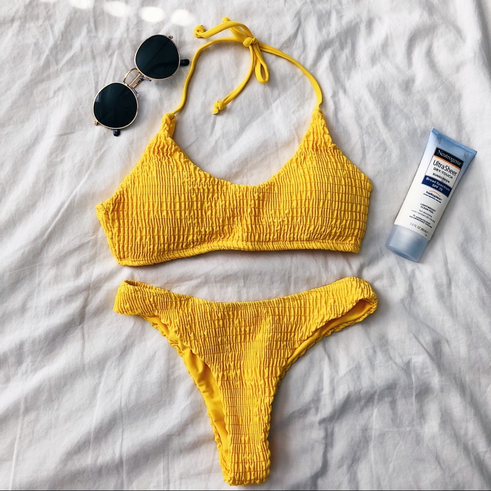 [SOLD] 👙 Yellow Smocked Scrunched Bikini Set